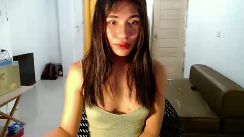 Snapshot of mouiline_rouge69 chatting on March 8, 1:47 am mouiline_rouge69 online show from March 8, 1:47 am