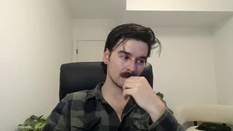 Snapshot of moustachematt chatting on May 26, 3:13 am moustachematt online show from May 26, 3:13 am
