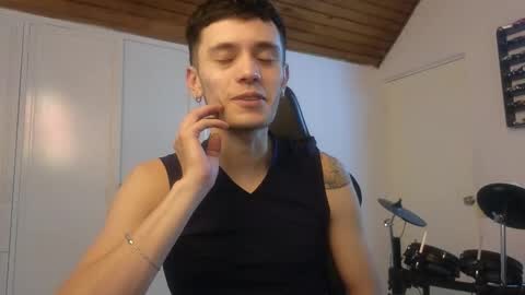 Snapshot of mr_andresr chatting on September 19, 1:29 am Andy online show from September 19, 1:29 am