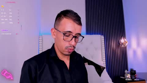 Snapshot of mr_aronnn chatting on March 11, 10:51 am Aaron. online show from March 11, 10:51 am