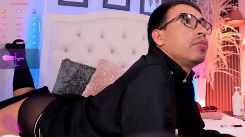 Snapshot of mr_aronnn chatting on October 7, 5:21 pm Aaron. online show from October 7, 5:21 pm