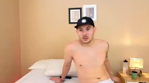 Snapshot of mr_danni_ chatting on December 7, 4:25 pm Danny Aleja online show from December 7, 4:25 pm