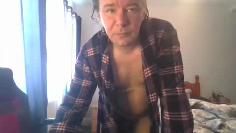 Snapshot of mr_i_ chatting on April 6, 9:32 am mr_i_ online show from April 6, 9:32 am