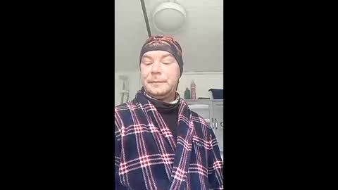 Snapshot of mr_i_ chatting on April 10, 8:41 am mr_i_ online show from April 10, 8:41 am