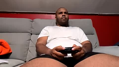 Snapshot of mr_irvin chatting on October 25, 12:40 am mr_irvin online show from October 25, 12:40 am