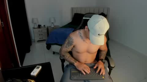 Snapshot of mr_maximo chatting on May 26, 5:25 am mr_maximo online show from May 26, 5:25 am