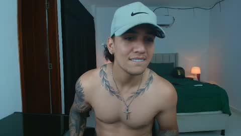 Snapshot of mr_maximo chatting on June 7, 2:05 am mr_maximo online show from June 7, 2:05 am