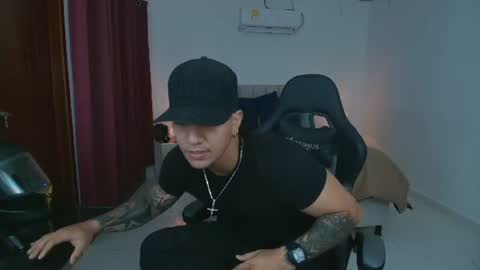 Snapshot of mr_maximo chatting on June 19, 2:49 am mr_maximo online show from June 19, 2:49 am