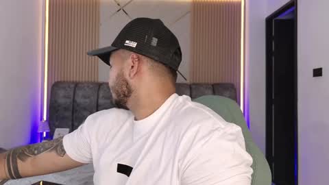 Snapshot of mr_mikee_ chatting on May 16, 3:14 am MIKEE online show from May 16, 3:14 am