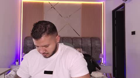 Snapshot of mr_mikee_ chatting on May 31, 3:04 am MIKEE online show from May 31, 3:04 am