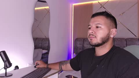 Snapshot of mr_mikee_ chatting on June 3, 3:09 am MIKEE online show from June 3, 3:09 am