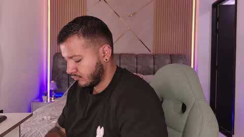 Snapshot of mr_mikee_ chatting on June 5, 3:13 am MIKEE online show from June 5, 3:13 am