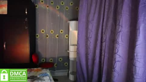 Snapshot of mr_mrscurie chatting on April 18, 11:27 pm Mr Mrs Curie online show from April 18, 11:27 pm