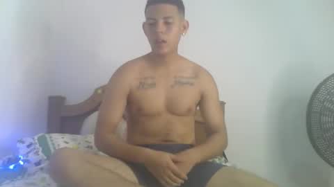 mr_sharkmaster777 online show from January 8, 2:46 pm