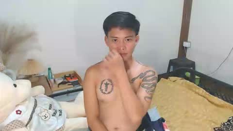 Snapshot of mr_squidcock chatting on March 17, 10:40 am KYLE online show from March 17, 10:40 am