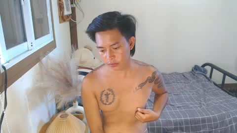 Snapshot of mr_squidcock chatting on April 9, 12:43 am KYLE online show from April 9, 12:43 am