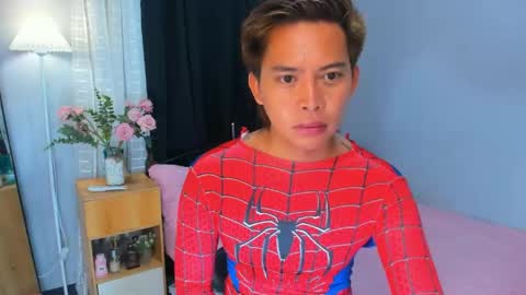 Snapshot of mr_squidcock chatting on May 18, 1:35 am KYLE online show from May 18, 1:35 am