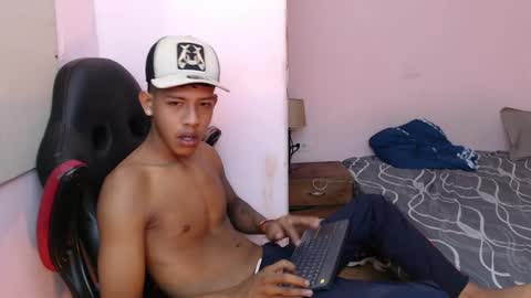 Snapshot of mr_stiven_ chatting on January 6, 8:35 am mr_stiven_ online show from January 6, 8:35 am