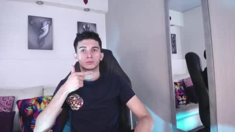 Snapshot of mr_williseo chatting on March 4, 7:43 pm williseo online show from March 4, 7:43 pm