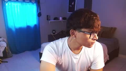 Snapshot of mr_yisuz chatting on July 16, 12:00 pm yisuz online show from July 16, 12:00 pm