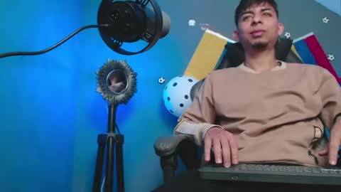 Snapshot of mralpha_latino chatting on July 8, 10:42 am Alpha LATINO online show from July 8, 10:42 am