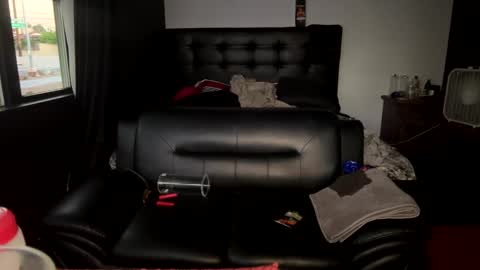 Snapshot of mrbigdthomas chatting on March 27, 1:33 pm MrBigDThomas online show from March 27, 1:33 pm