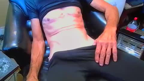 Snapshot of mrbiggirth69 chatting on November 14, 9:24 pm mrbiggirth69 online show from November 14, 9:24 pm