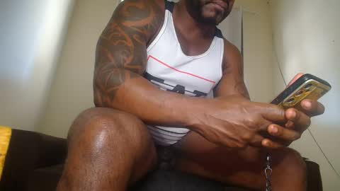 Snapshot of mrbrown_strong chatting on June 8, 12:38 pm mr brown online show from June 8, 12:38 pm