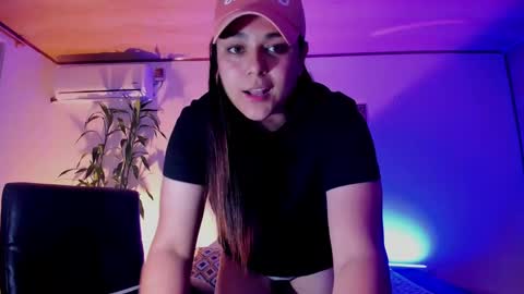 Laura online show from December 19, 3:18 am