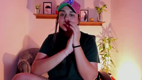 Laura online show from January 28, 2:11 am