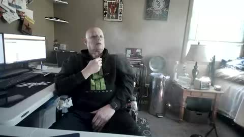 Snapshot of mrclean_55 chatting on October 20, 4:18 pm MrClean55 online show from October 20, 4:18 pm