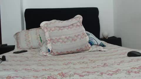 Snapshot of mrcock_col chatting on February 9, 12:39 am mrcock_col online show from February 9, 12:39 am