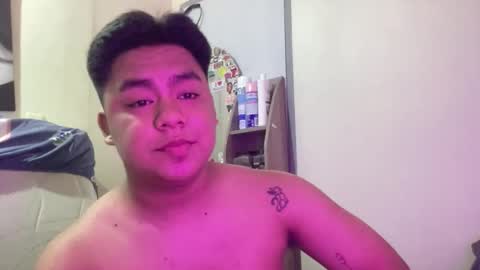 Snapshot of mrdesirexxx chatting on May 22, 11:38 am MrDesireexxx online show from May 22, 11:38 am