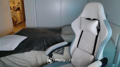 Snapshot of mrdr000 chatting on June 6, 8:35 pm mrdr000 online show from June 6, 8:35 pm