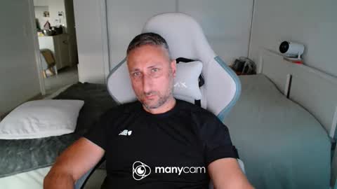Snapshot of mrdr000 chatting on June 8, 6:19 pm mrdr000 online show from June 8, 6:19 pm