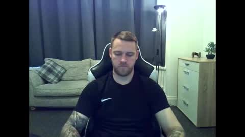 mrengland86566 online show from February 18, 9:27 am