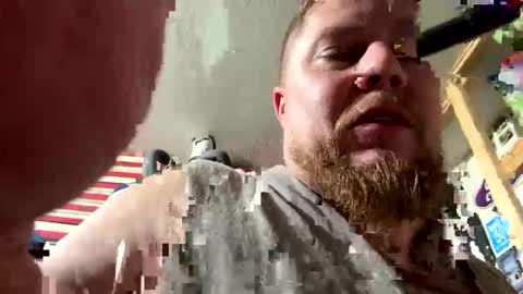 Snapshot of mreric_210 chatting on April 19, 1:16 am mreric_210 online show from April 19, 1:16 am