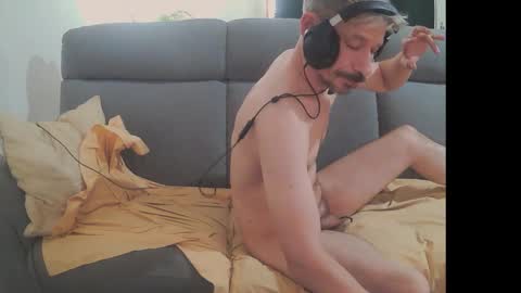 Snapshot of mreurope69 chatting on December 21, 1:47 am I am Hardy online show from December 21, 1:47 am