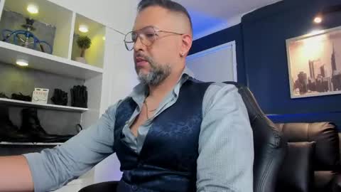 Snapshot of mrfrank_tattoo chatting on June 9, 4:07 pm MrFrank. online show from June 9, 4:07 pm