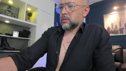 Snapshot of mrfrank_tattoo chatting on June 26, 2:32 pm MrFrank. online show from June 26, 2:32 pm