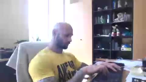 Snapshot of mrga591904 chatting on June 18, 11:03 am mrga591904 online show from June 18, 11:03 am