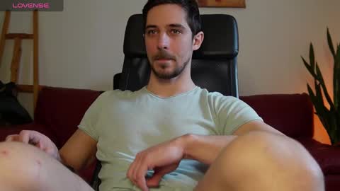 Snapshot of mrgreeneyes01 chatting on February 5, 9:46 am juan luis online show from February 5, 9:46 am