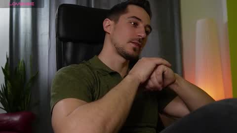 Snapshot of mrgreeneyes01 chatting on February 6, 10:48 am juan luis online show from February 6, 10:48 am