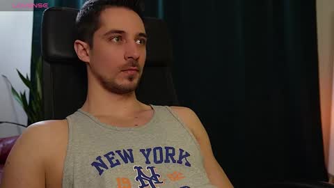 Snapshot of mrgreeneyes01 chatting on February 19, 7:27 pm juan luis online show from February 19, 7:27 pm