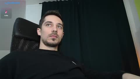 Snapshot of mrgreeneyes01 chatting on February 22, 1:33 am juan luis online show from February 22, 1:33 am