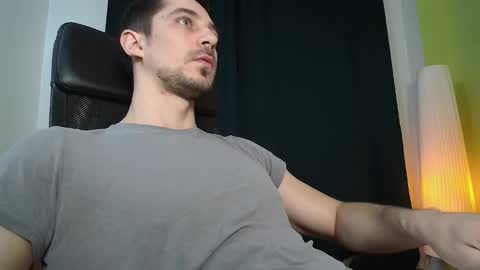 Snapshot of mrgreeneyes01 chatting on February 22, 9:48 pm juan luis online show from February 22, 9:48 pm