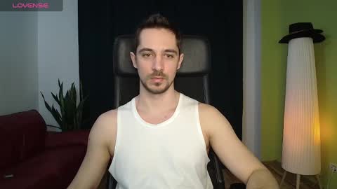 Snapshot of mrgreeneyes01 chatting on February 25, 6:53 pm juan luis online show from February 25, 6:53 pm