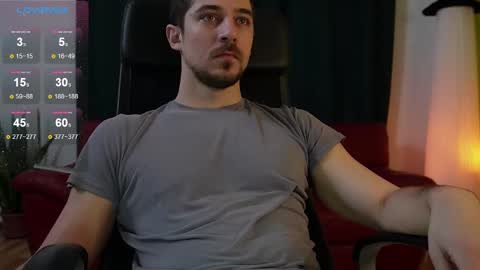 Snapshot of mrgreeneyes01 chatting on March 1, 1:07 pm juan luis online show from March 1, 1:07 pm