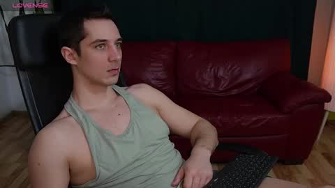 Snapshot of mrgreeneyes01 chatting on March 4, 9:54 pm juan luis online show from March 4, 9:54 pm