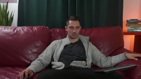 Snapshot of mrgreeneyes01 chatting on September 29, 5:18 pm juan luis online show from September 29, 5:18 pm